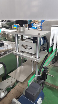 自动化收缩膜套标机高速番茄沙司酱调味品瓶口瓶身套标贴标机械
