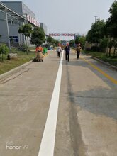 南昌做马路道路热熔标线施工队与冷涂停车位划线施工图片