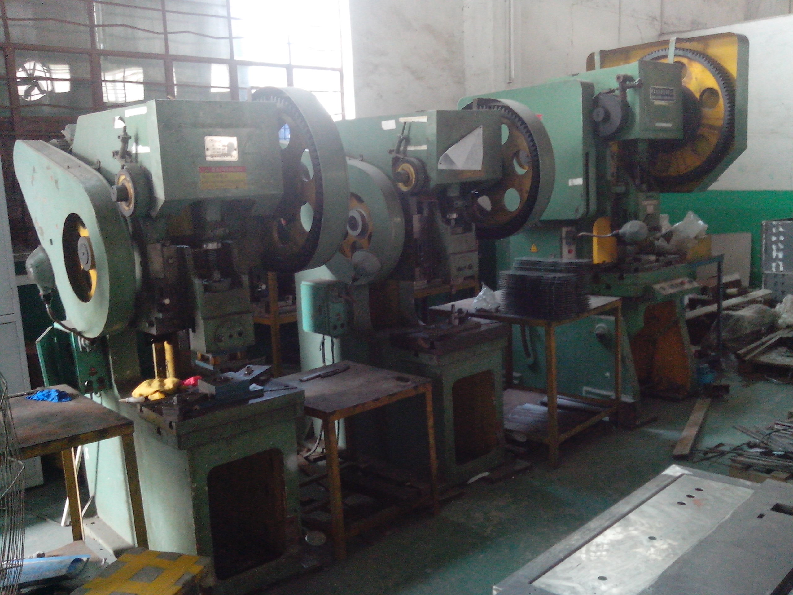 收购各种工厂设备报废机械旧设备长期回收