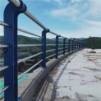 伊犁哈萨克桥梁防撞护栏价格
