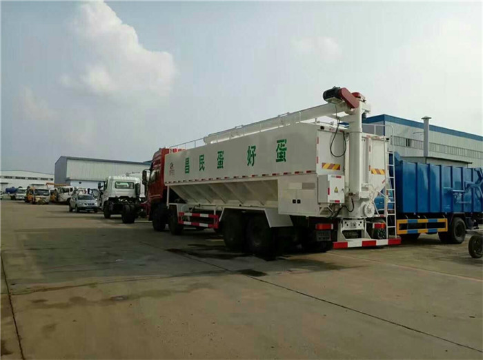 牛羊饲料电动撒料车