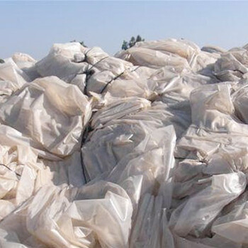 福建省福州市收购PE生活垃圾膜，纸厂废料，出售纯低压袋颗粒