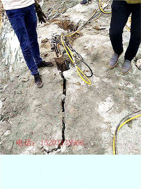 滁州地基开挖赶工期石头太硬用劈裂棒环保