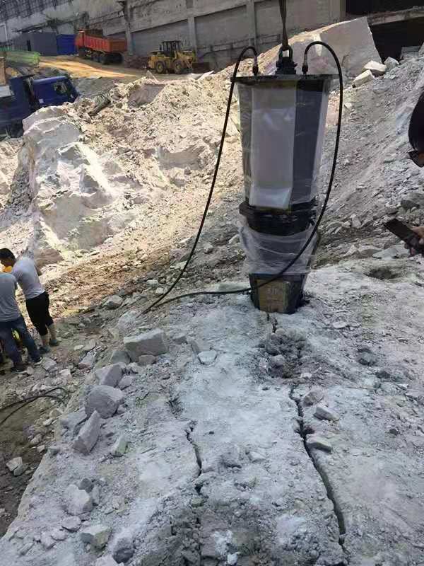 达州露天岩石开采怎么办用液压劈石机