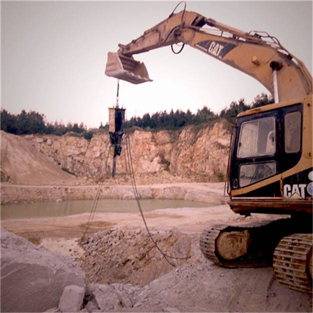 喀什土石方挖机破石慢用什么机器