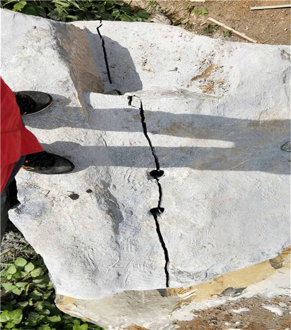 恩施土家族苗族自治州城市建设静态裂石用分裂机使用说明