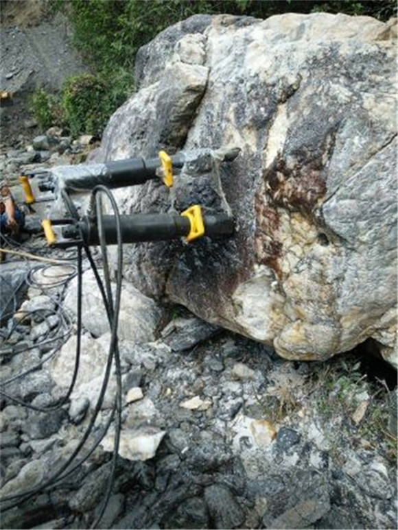 渭南石场挖掘机挖不动裂石头撑石机