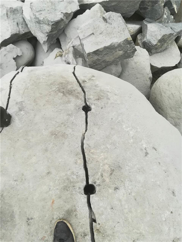 海东混凝土建筑拆除裂石机破石方量高