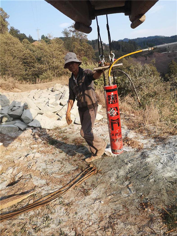 天津桥面混凝土拆除用液压开石机