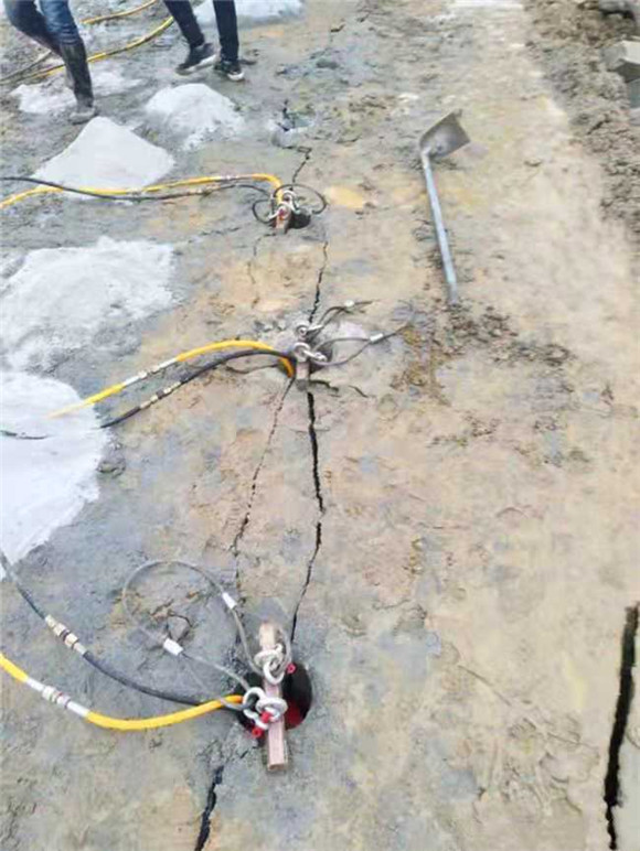 山西地基地面巖石拆除用巖石脹裂設(shè)備