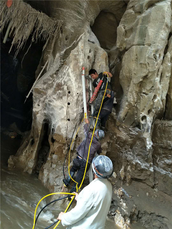 甘肅混凝土路面翻新用劈石設(shè)備