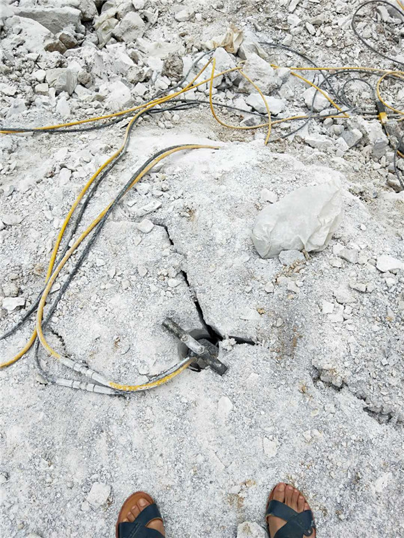 新疆大理巖開采用液壓裂石機