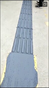 瀝青路面道路盲道聚合物現(xiàn)澆金剛盲道施工
