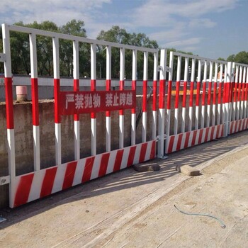 马蹄柱可移动基坑护栏网,红色网片式基坑围栏,楼层安全防护栏款式