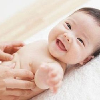 成都职业技能培训成都月嫂培训你到底会给宝宝洗澡吗？