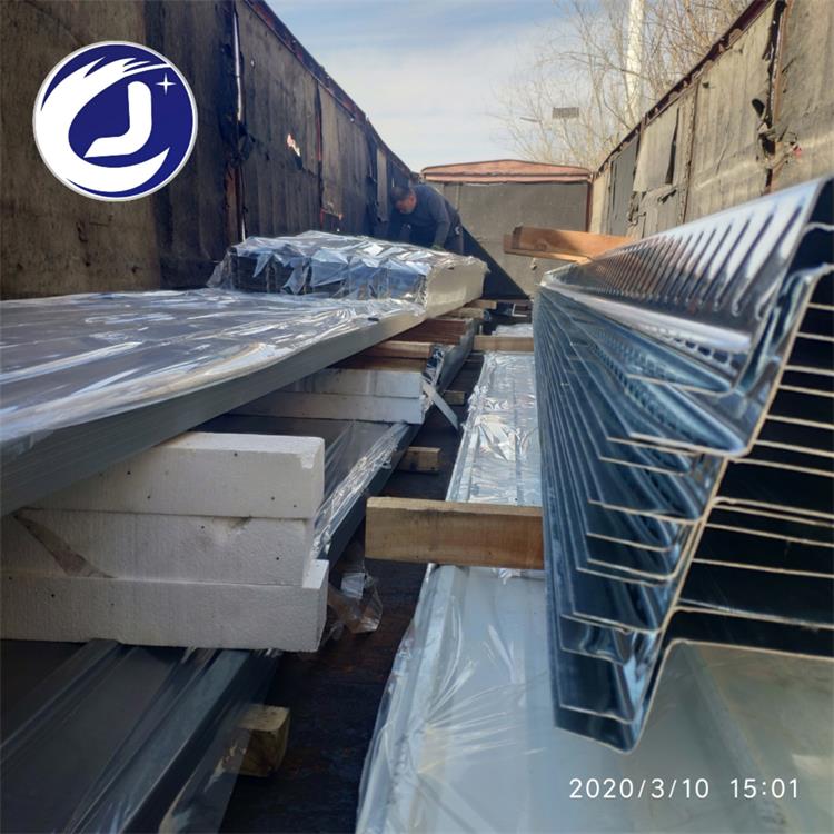 朝阳YX35-200-800型彩钢屋面板配送到厂