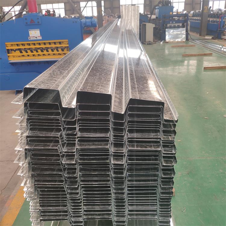 鹤岗YX10-130-910型铝镁锰屋面板配送到厂