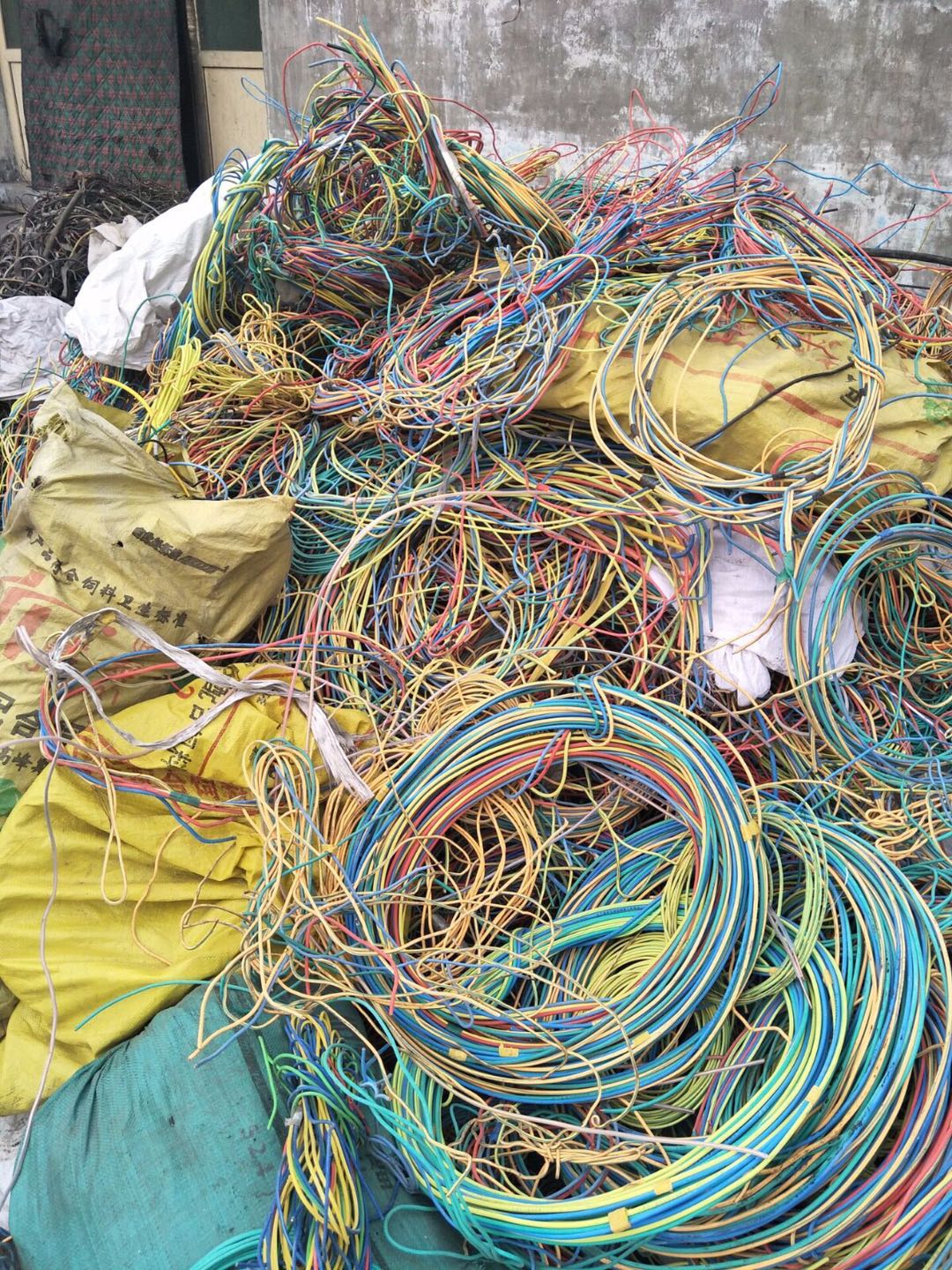 信阳回收旧电缆 二手纯铜回收多少钱一吨