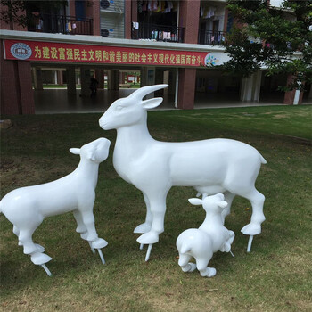 順德玻璃鋼仿真動物雕塑樓盤小區(qū)玻璃鋼小羊雕塑擺件