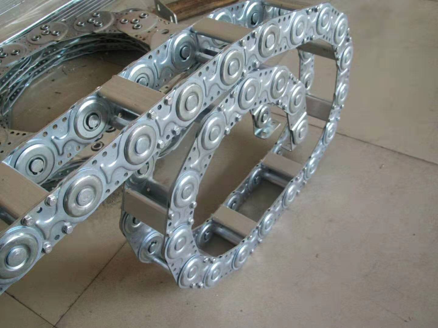 钢铝拖链