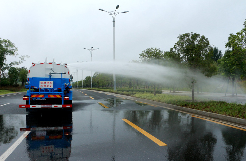 聊城冠县小霸王洒水车 厂家