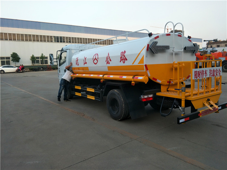 煙臺萊州市12方特種灑水車廠家地址