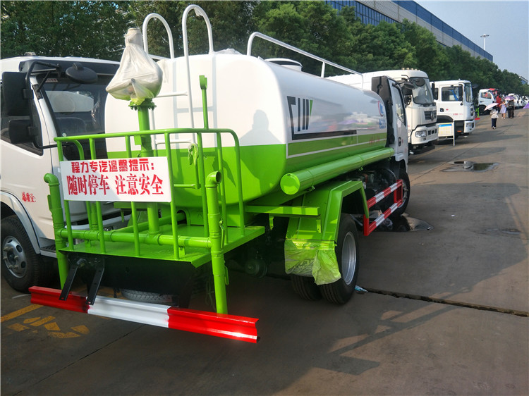 棗莊臺兒莊區(qū)10T灑水車 價格