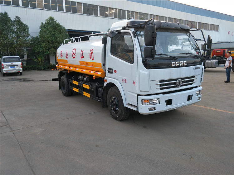青島市北區(qū)勁卡灑水車 