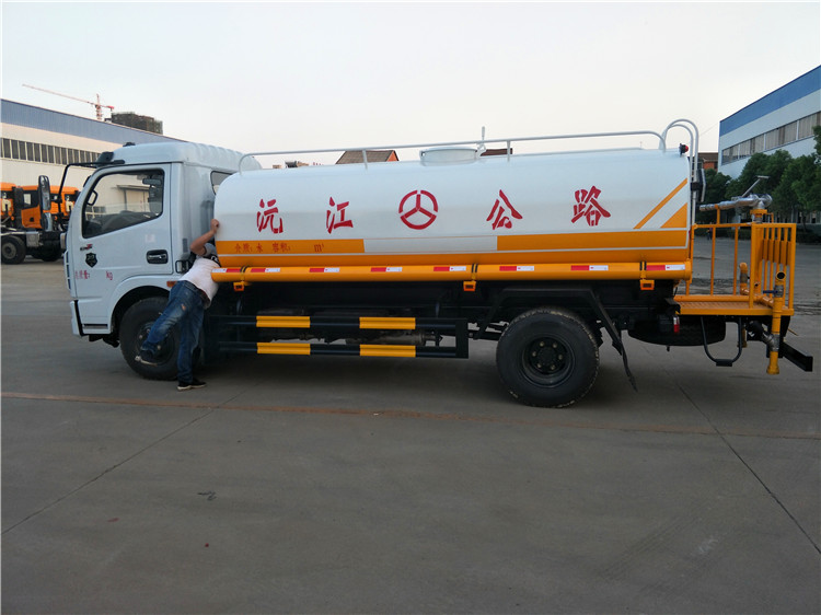 濟(jì)寧嘉祥10噸灑水車現(xiàn)車 