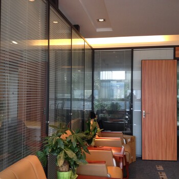美隔中空百叶窗隔断,深圳南山办公室中空百叶窗隔断质量可靠