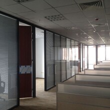深圳羅湖辦公室雙層玻璃百葉隔斷費用,辦公玻璃百葉隔斷圖片