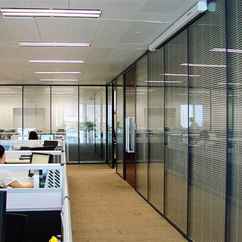 美隔办公玻璃隔断,深圳宝安承接办公屏风玻璃隔断质量可靠