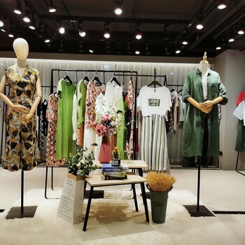 夏季韩版复古民族风连衣裙品牌折扣女装批发货源