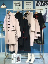 杭州品牌折扣女装批发供应CK皮毛一体中国风颗粒绒大衣