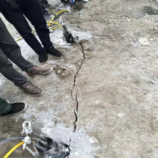 內蒙古呼和浩特礦山開采大型機載式打石錘礦山施工機械