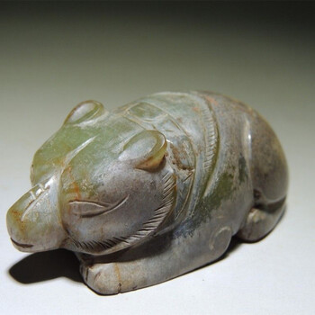 西漢白玉雕熊現(xiàn)金交易哪能高價(jià)