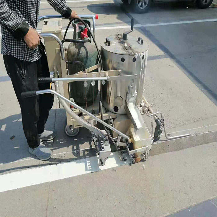 玉树藏族自治州马路划线机热熔划线机怎样