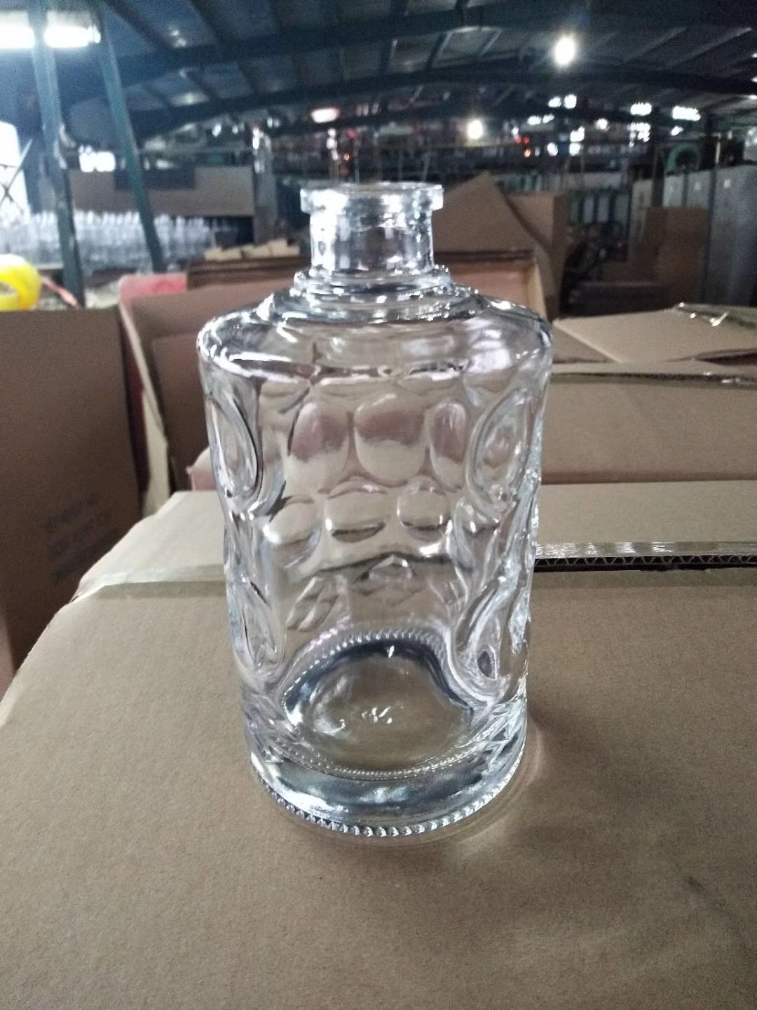 韶關(guān)仁化水晶玻璃酒瓶生產(chǎn)廠家