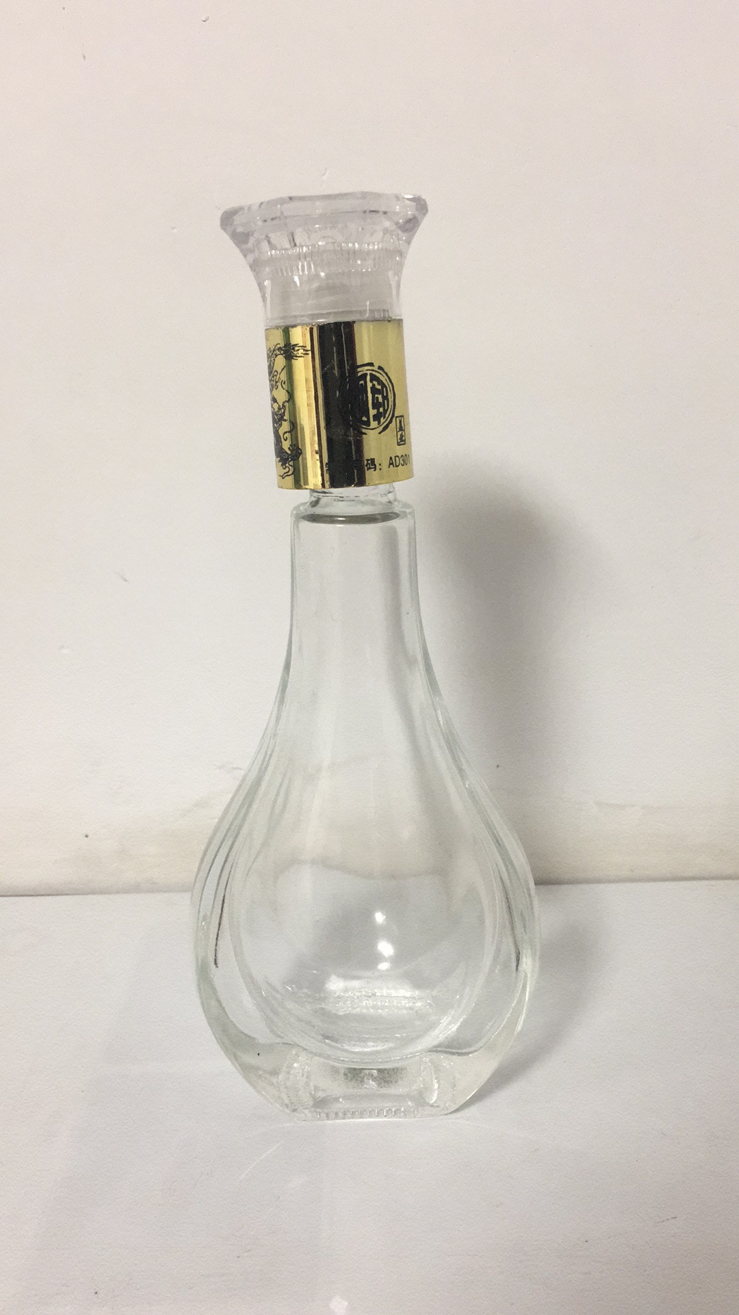 韶關(guān)仁化水晶玻璃酒瓶生產(chǎn)廠家