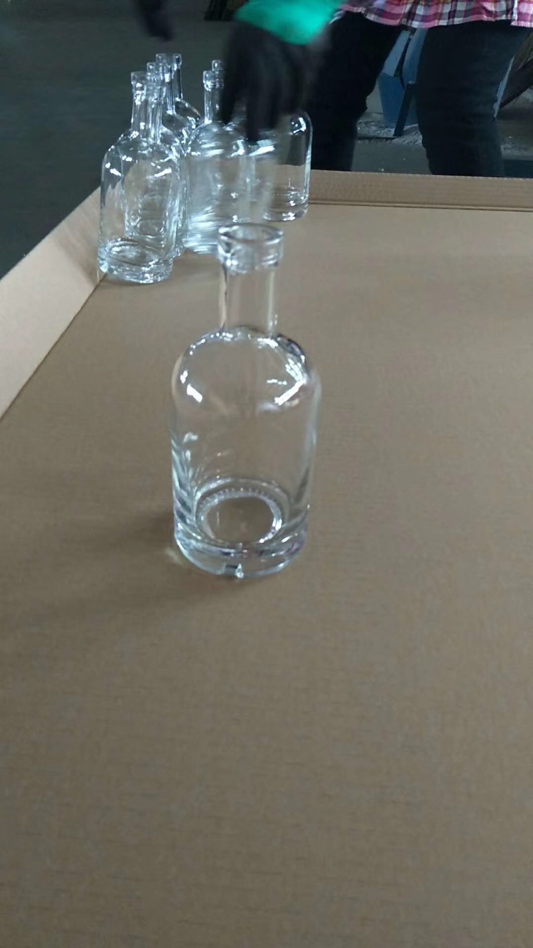 凌海玻璃酒瓶生產(chǎn)廠家