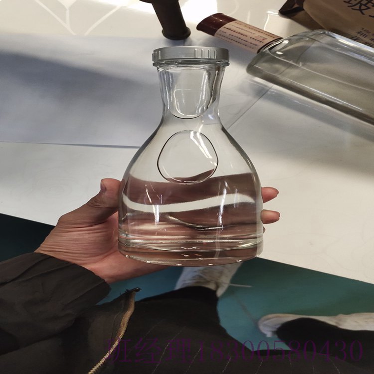 新疆哈密瑞升玻璃酒瓶厂家玻璃水瓶 