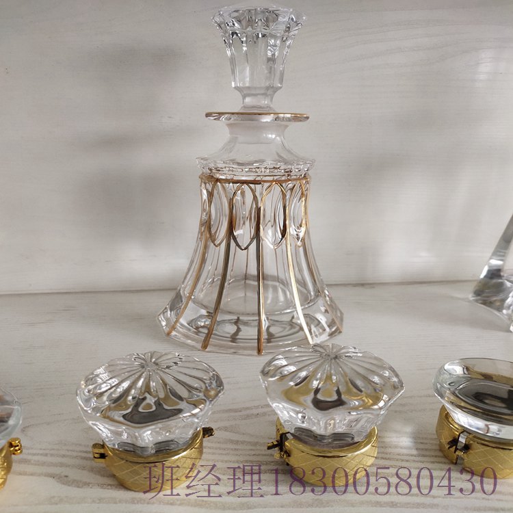 广西百色玻璃酒瓶厂家设计生产各种透明果酒瓶