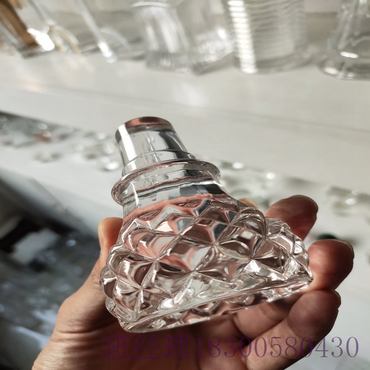新疆博尔塔拉瑞升玻璃酒瓶厂家透明玻璃酒瓶灌装