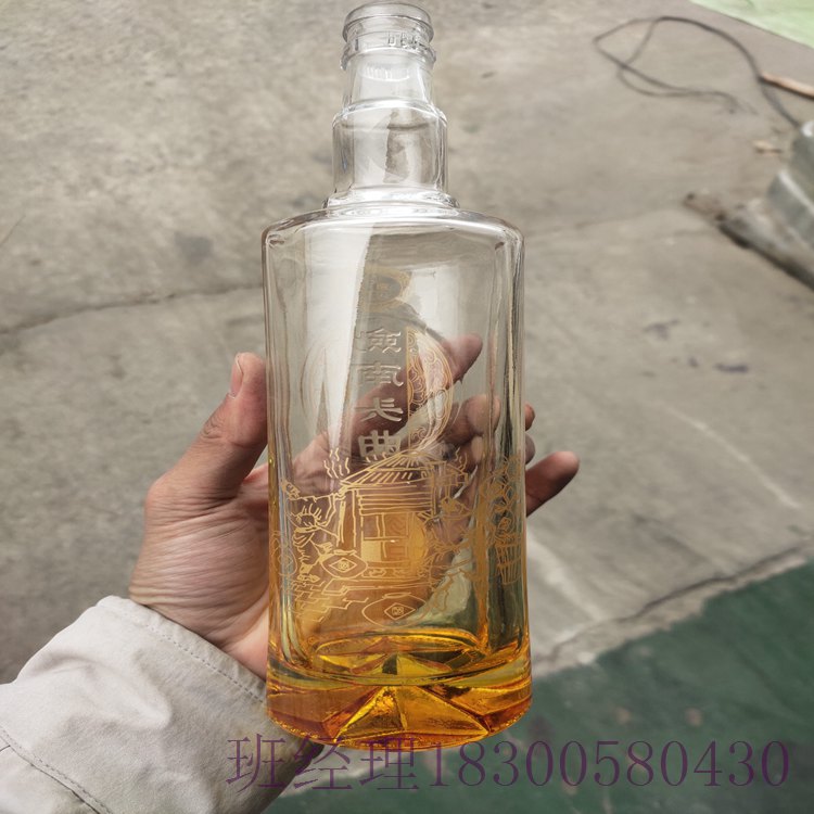 河南焦作玻璃酒瓶厂家酒瓶款式新颖 