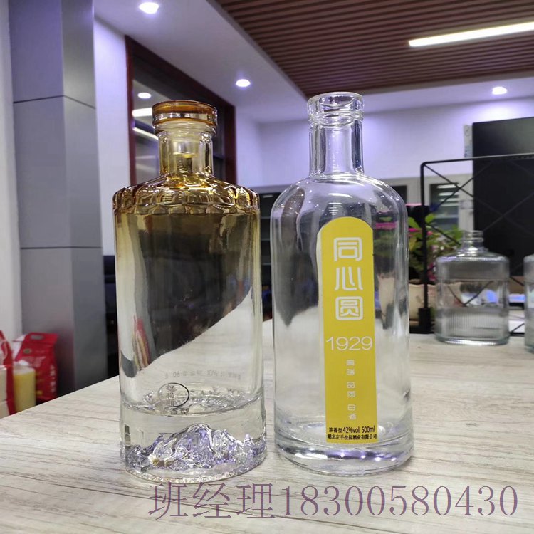 新疆伊犁哈萨克玻璃酒瓶厂家酒瓶造型美观 