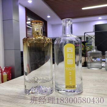 河南南阳玻璃酒瓶厂家125ml小酒瓶大量现货