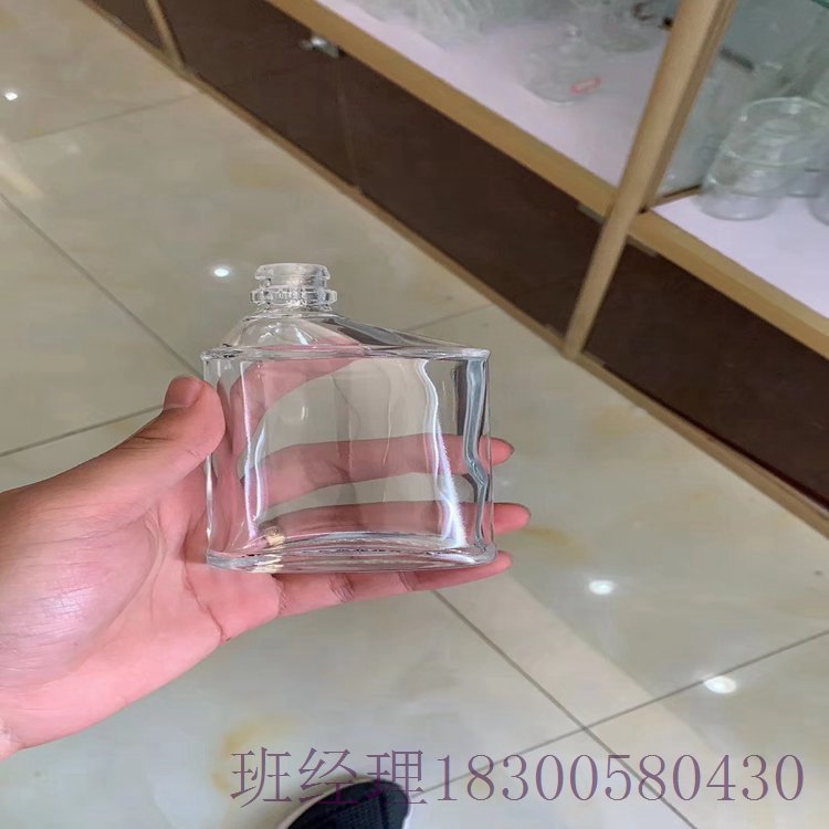广东珠海瑞升玻璃酒瓶厂家500ml婚宴酒瓶款式新颖