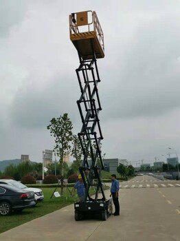 建筑木土工程都離不開的升降機(jī)械車
