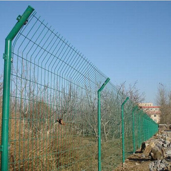 马路临时施工隔离包塑荷兰网江门护栏网工厂供应