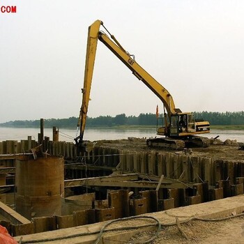 16米小松挖掘機(jī)加長臂海上打撈